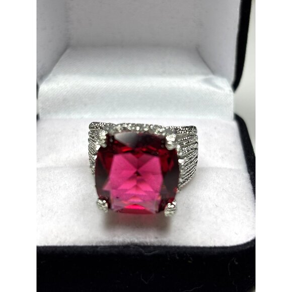 Vintage-Style Silver Ring With Large Red Gemstone & Intricate Detailing - Picture 1 of 3